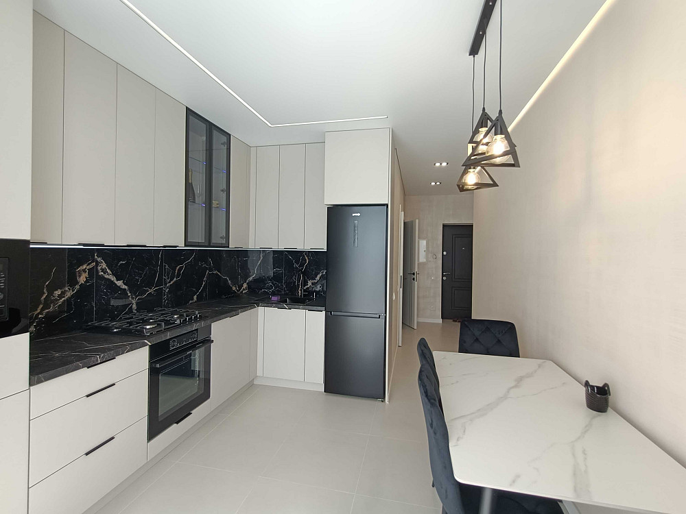 Продаю 2 кімнатну з ремонтом та меблями в центрі /Довга Івано-Франківськ - зображення 1