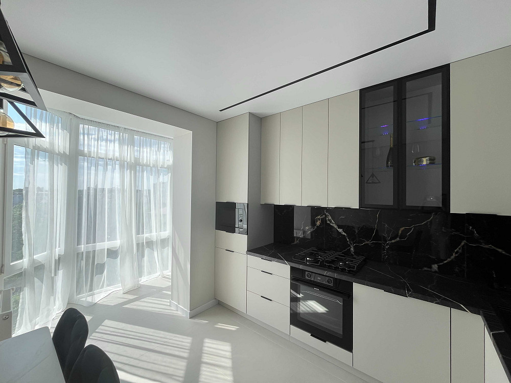 Продаю 2 кімнатну з ремонтом та меблями в центрі /Довга Івано-Франківськ - зображення 2