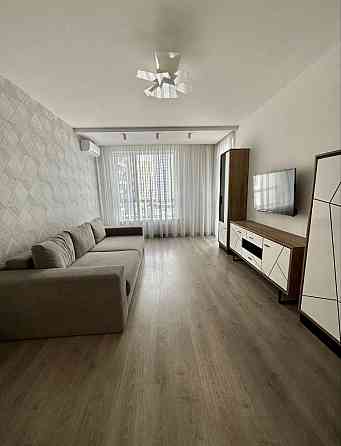 Оренда повноціної 2к квартири ЖК Зарічний 67м2 Киев