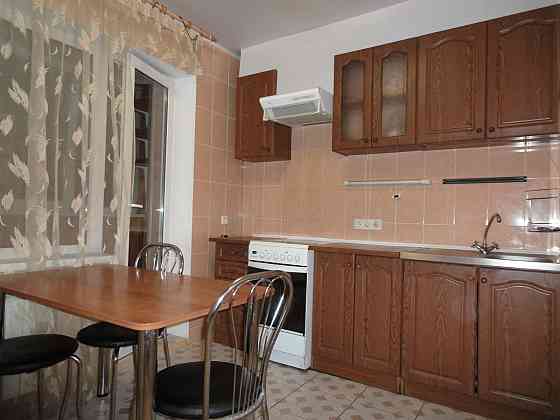 Здається 2 кв. біля метро Харківська Киев