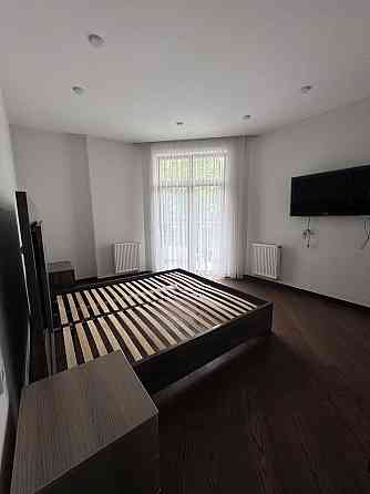 Оренда прострої квартири 100м2 з ремонтом в новобудові в центрі Львов