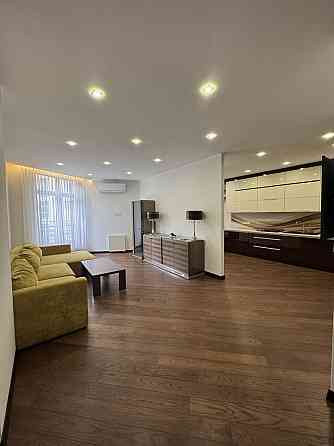Оренда прострої квартири 100м2 з ремонтом в новобудові в центрі Львов