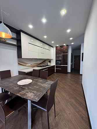 Оренда прострої квартири 100м2 з ремонтом в новобудові в центрі Львов