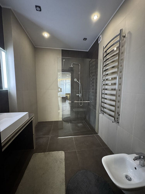 Оренда прострої квартири 100м2 з ремонтом в новобудові в центрі Львов - изображение 8