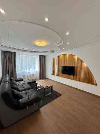 Оренда просторої 83 м 3-кім квартири на вул. Юнаківа , бічна Шевченка Львов