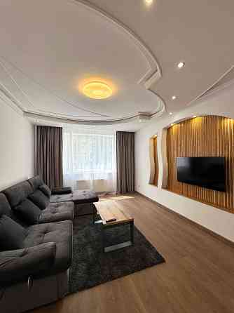 Оренда просторої 83 м 3-кім квартири на вул. Юнаківа , бічна Шевченка Львов