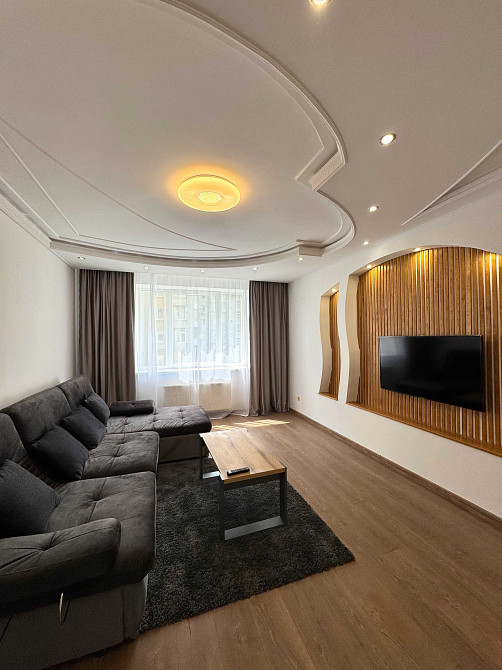 Оренда просторої 83 м 3-кім квартири на вул. Юнаківа , бічна Шевченка Львов - изображение 1