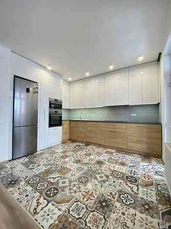 Сучасна 2-кімнатна квартира з кухнею-студією по вул.Під Голоском Львов