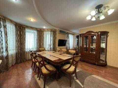 Продам 3х комнатную в центре с автономкой  на Петропавловской. Сумы