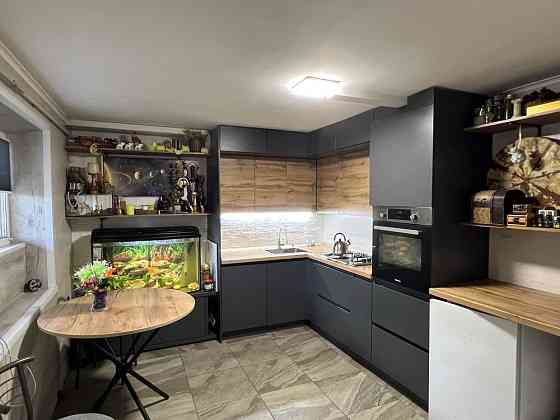 Продам квартиру 3х кв/76кв.м, гараж, своє парко місце, участок. Запоріжжя