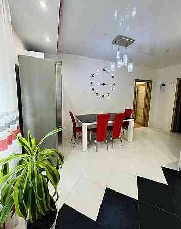 Пропонується до продажу простора 3-кімнатна квартира з капітальним Хмельницкий