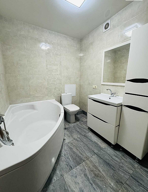 Пропонується до продажу простора 3-кімнатна квартира з капітальним Хмельницький - зображення 8