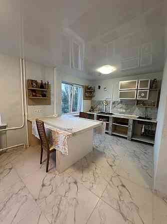 Сдам 2 комнатную квартиру с новым ремонтом на Соколе -1 д 8 Днепр