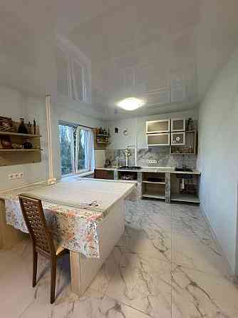 Сдам 2 комнатную квартиру с новым ремонтом на Соколе -1 д 8 Днепр