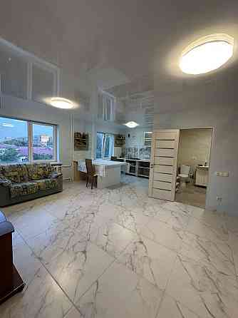 Сдам 2 комнатную квартиру с новым ремонтом на Соколе -1 д 8 Днепр