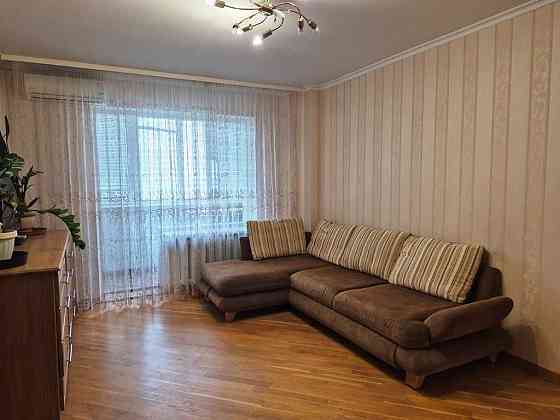 Сдам в оренду 2-кімнатну, вул. Ревуцького, метро Харківська 7 хв пішки Киев