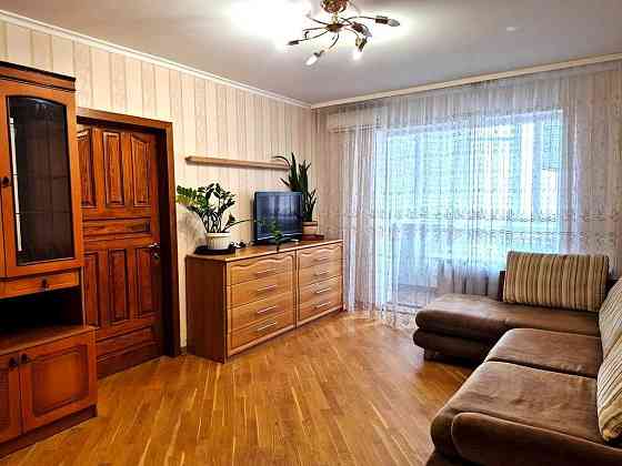 Сдам в оренду 2-кімнатну, вул. Ревуцького, метро Харківська 7 хв пішки Киев