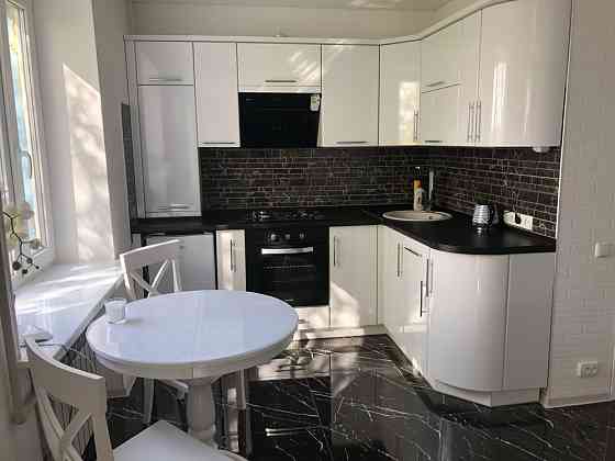 Продам однокімнату квартиру в м.Ізюм шикарний ремонт ! Ізюм