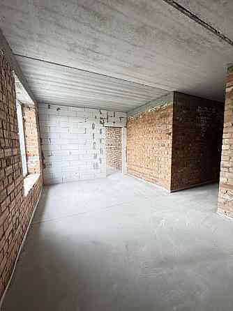 Велика однушка біля набережної Буча