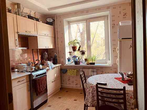 Продам двухкомнатную л/берег 2 этаж, бульвар Строителей Каменское (Запорожская обл.)