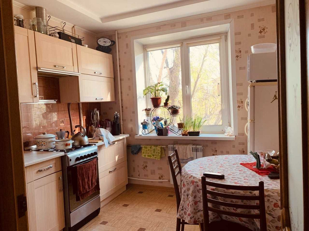 Продам двухкомнатную л/берег 2 этаж, бульвар Строителей Каменское (Запорожская обл.) - изображение 1