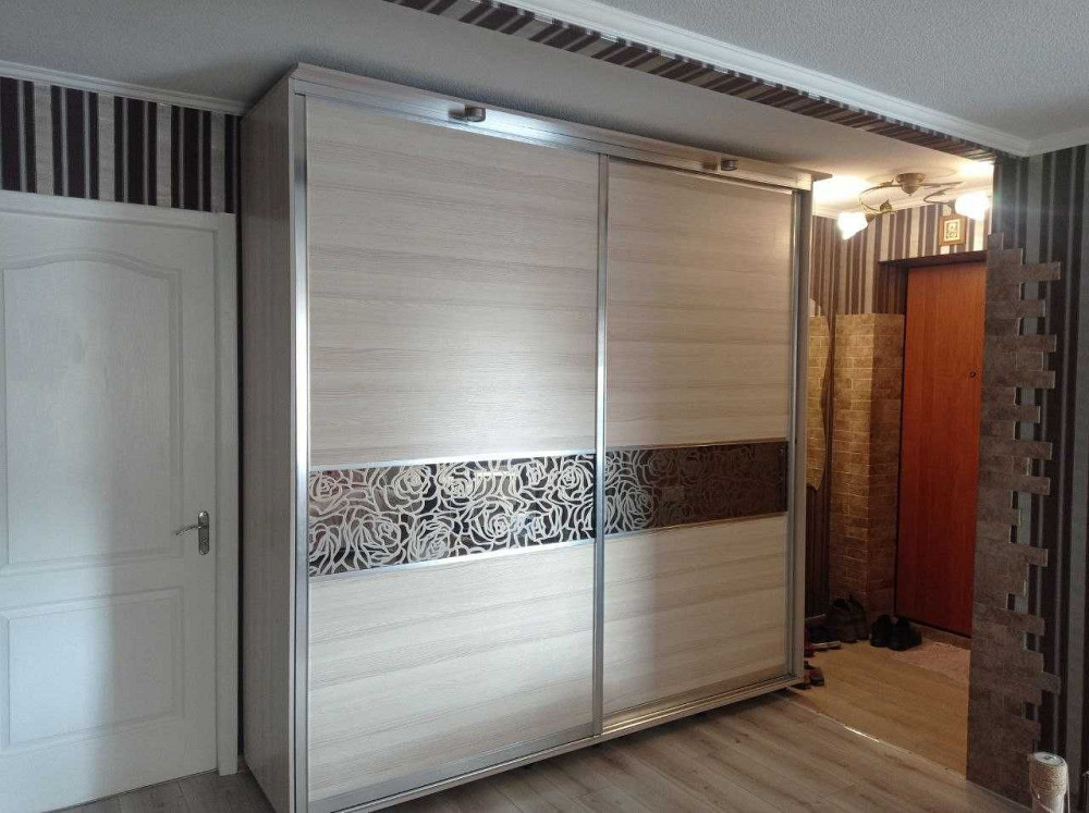 продам 4 комнатную квартиру Павлоград - изображение 1