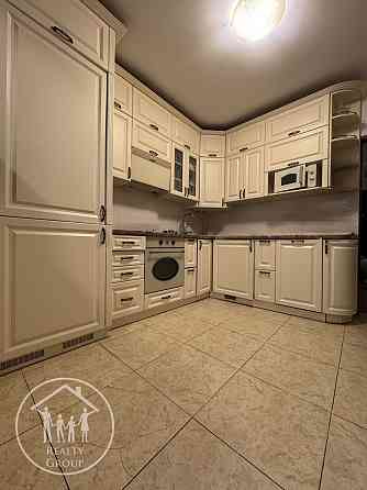 2к Брюховичі 81 кв. м. Закритий комплекс, парко місце А10 Брюховичі