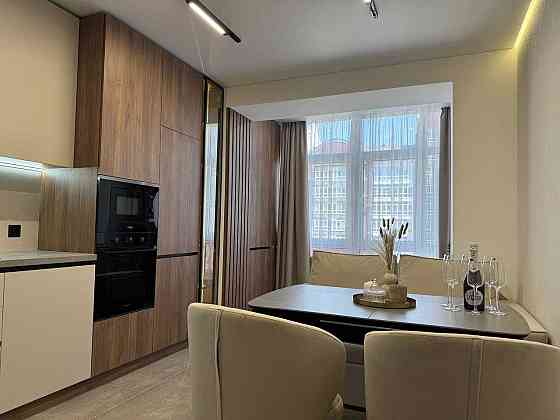 Терміново! 2-кім+кухня-студія з дорогим ремонтом, центр міста! Ивано-Франковск