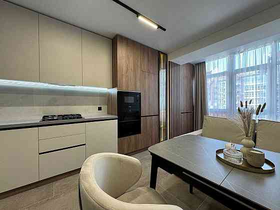 Терміново! 2-кім+кухня-студія з дорогим ремонтом, центр міста! Ивано-Франковск