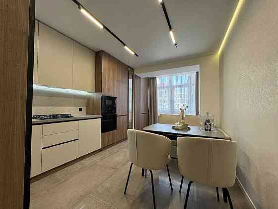 Терміново! 2-кім+кухня-студія з дорогим ремонтом, центр міста! Ивано-Франковск