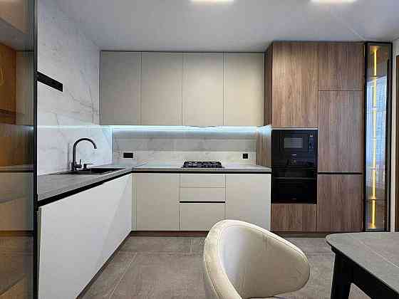 Терміново! 2-кім+кухня-студія з дорогим ремонтом, центр міста! Ивано-Франковск