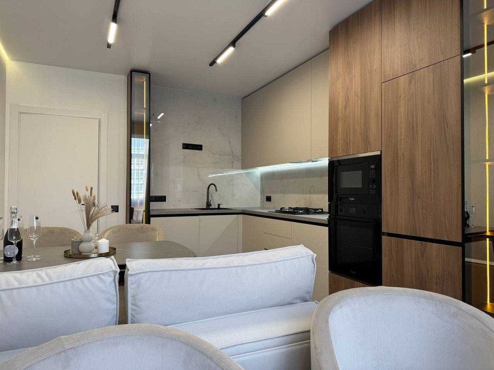 Терміново! 2-кім+кухня-студія з дорогим ремонтом, центр міста! Ивано-Франковск - изображение 1