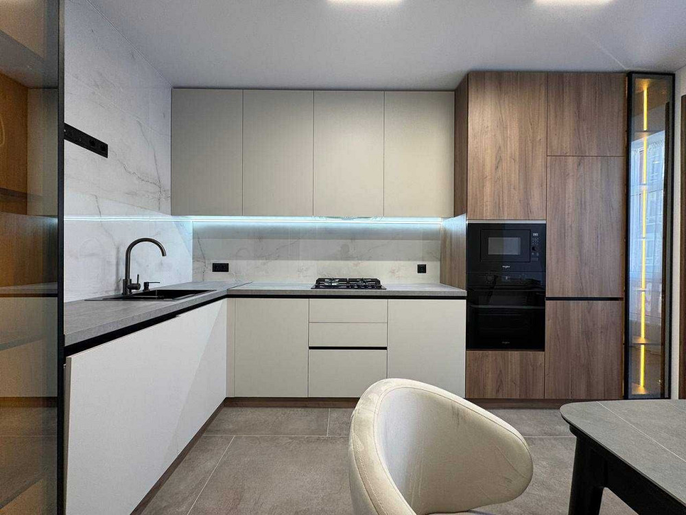 Терміново! 2-кім+кухня-студія з дорогим ремонтом, центр міста! Ивано-Франковск - изображение 2