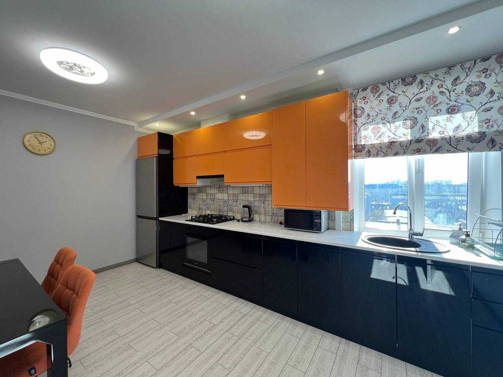 Простора 2 кімнатна квартира по вул Мельника Ивано-Франковск - изображение 3