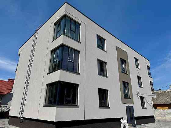 Продам простору 2 спальневу квартиру в клубному будинку на 9 квартир. Ровно