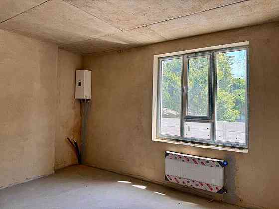 Продам простору 2 спальневу квартиру в клубному будинку на 9 квартир. Ровно