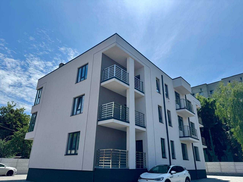 Продам простору 2 спальневу квартиру в клубному будинку на 9 квартир. Ровно - изображение 1