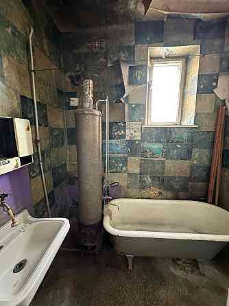 Продається 2-х кімнатна квартира в центрі міста Черновцы