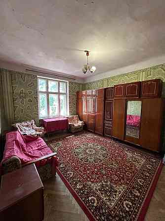 Продається 2-х кімнатна квартира в центрі міста Черновцы