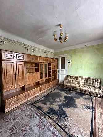 Продається 2-х кімнатна квартира в центрі міста Черновцы