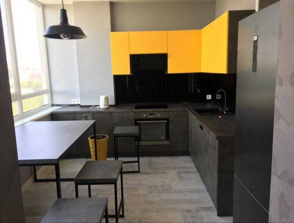 Продам 2 ком современную, стильной меблировкой и техникой ЖМ Радужный Лиманка - изображение 1