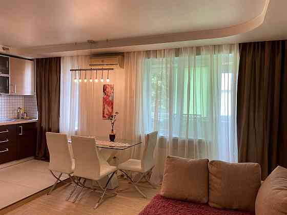 Двухкомнатная квартира с ремонтом в кирпичном доме в пер. Светлом Одесса