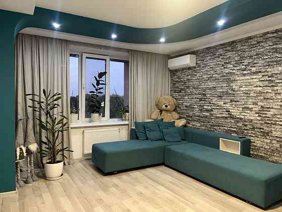 Світла 2-кімнатна з переплануванням у 3, 94,7 м², вул. Бідного, Левада Копылы