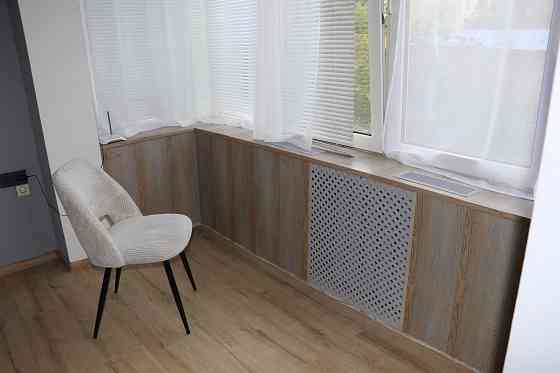 Однокімнатна  з ремонтом 31,8/18,6/7,3 біля метро. Власник Київ