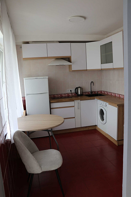 Однокімнатна  з ремонтом 31,8/18,6/7,3 біля метро. Власник Київ - зображення 1