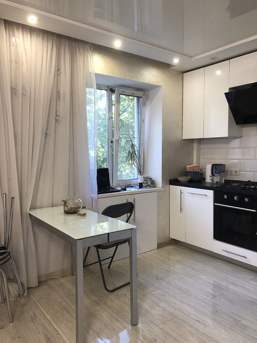 Продам 3-х комнатную с евроремонтом в Приморском районе Одесса - изображение 1