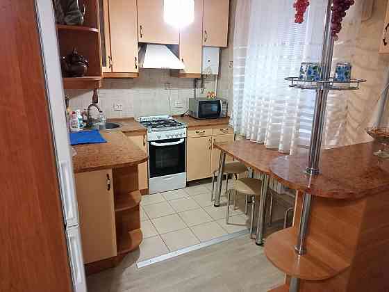 Продаётся 2х ком кв, центр, 100м от площади. 2эт. Рем. Мебель. Слов`янськ