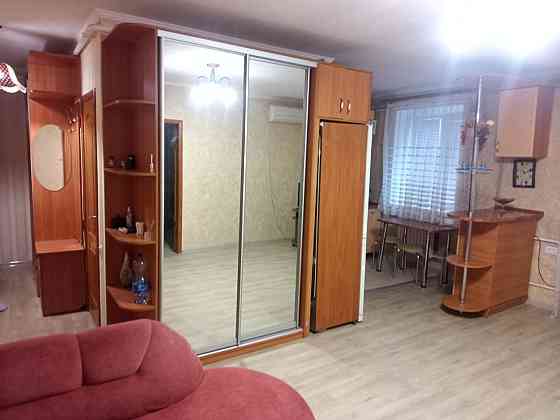 Продаётся 2х ком кв, центр, 100м от площади. 2эт. Рем. Мебель. Слов`янськ