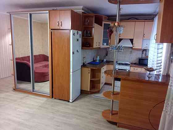 Продаётся 2х ком кв, центр, 100м от площади. 2эт. Рем. Мебель. Слов`янськ