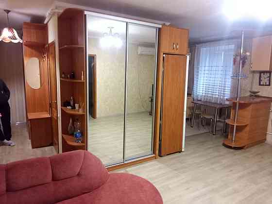 Продаётся 2х ком кв, центр, 100м от площади. 2эт. Рем. Мебель. Слов`янськ